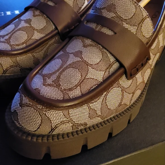 COACH "CORA" LOAFER PUMPS IN COLORS OAK/MAPLE, SIZE 9.5 - Picture 5 of 6